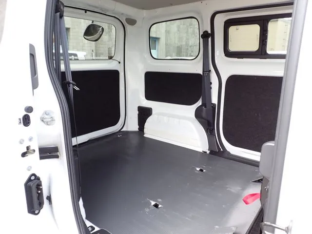 ニッサン　ＮＶ２００バネットバン　４ＷＤ