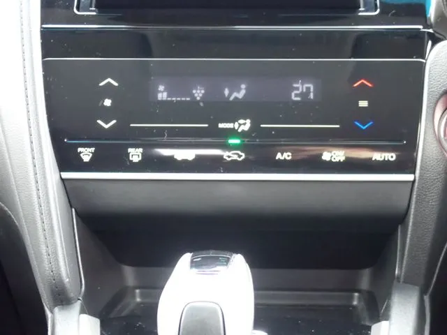 シャトル　ハイブリッド（ホンダ）の車両写真