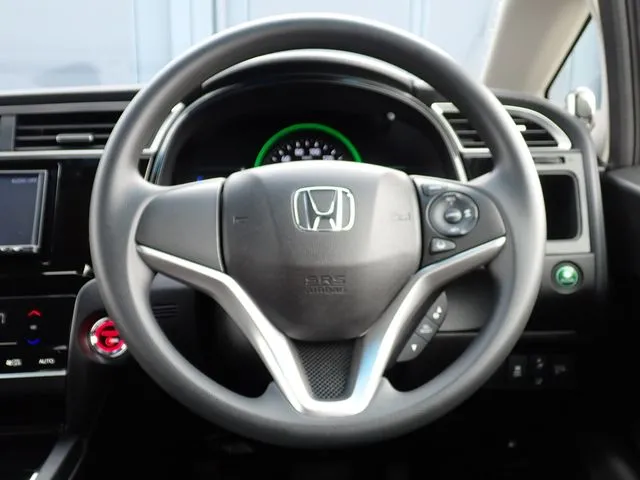 シャトル　ハイブリッド（ホンダ）の車両写真