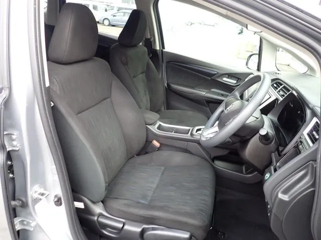 シャトル　ハイブリッド（ホンダ）の車両写真