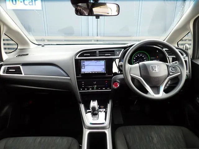 シャトル　ハイブリッド（ホンダ）の車両写真