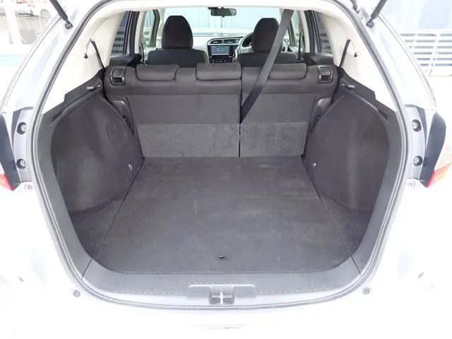 シャトル　ハイブリッド（ホンダ）の車両写真