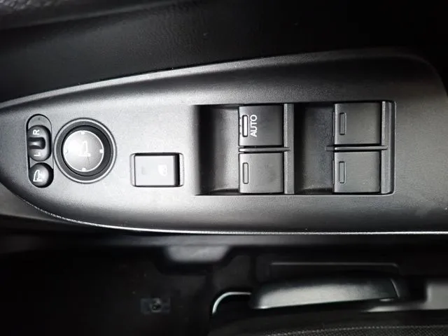 シャトル　ハイブリッド（ホンダ）の車両写真