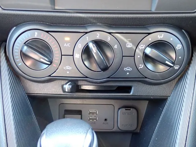 MAZDA2(マツダ)の車両写真