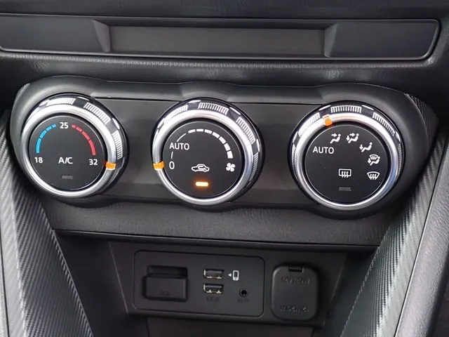 MAZDA2(マツダ)の車両写真