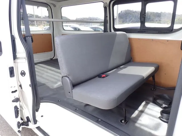 ハイエースバン　２ＷＤ（トヨタ）の車両写真