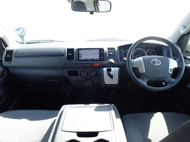 ハイエースバン　２ＷＤ（トヨタ）の車両写真