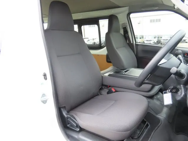ハイエースバン　１．２５ｔ　２ＷＤ（トヨタ）の車両写真