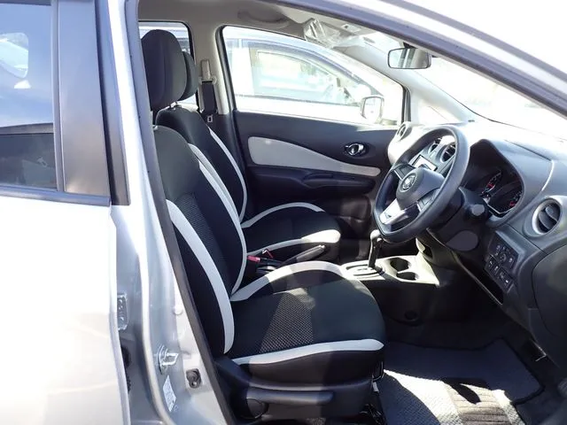 ノート（ニッサン）の車両写真