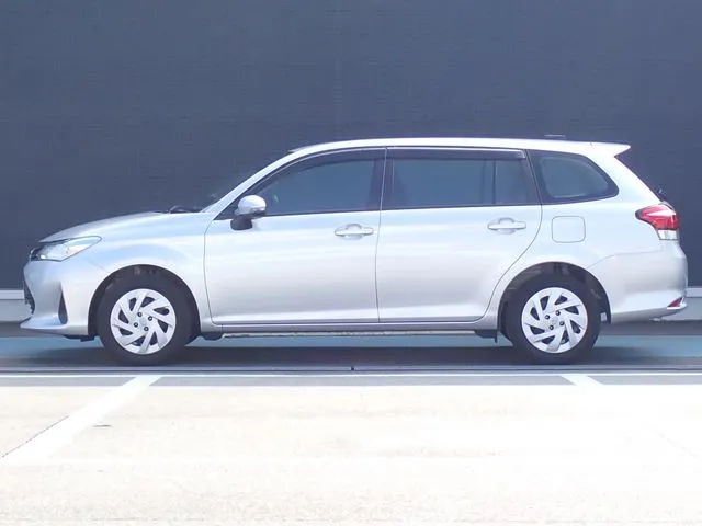 カローラフィールダー ハイブリッド(トヨタ)の車両写真