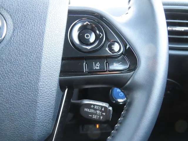 プリウス（トヨタ）の車両写真