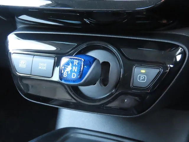 プリウス（トヨタ）の車両写真