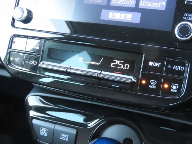 プリウス（トヨタ）の車両写真