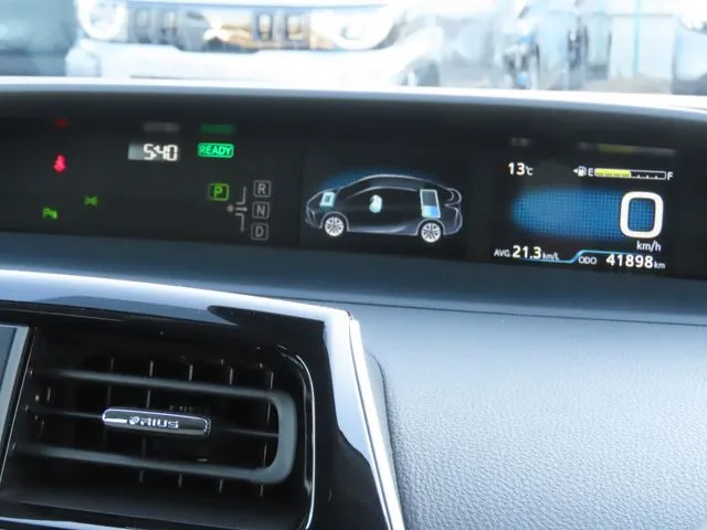 プリウス（トヨタ）の車両写真