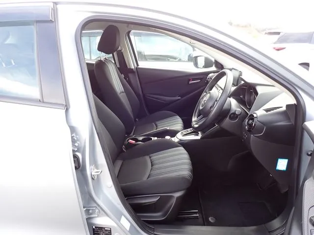 ＭＡＺＤＡ２（マツダ）の車両写真