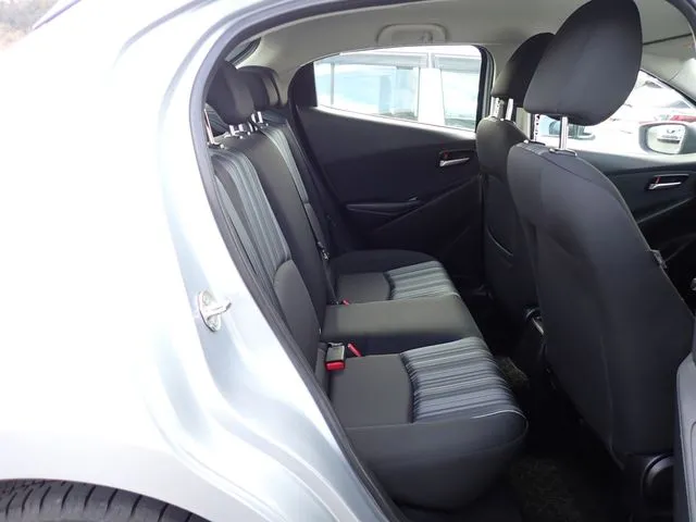 ＭＡＺＤＡ２（マツダ）の車両写真