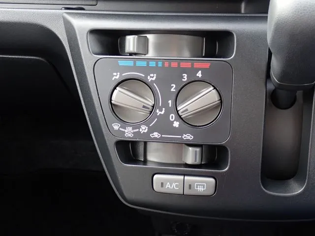 ミラ イース(ダイハツ)の車両写真