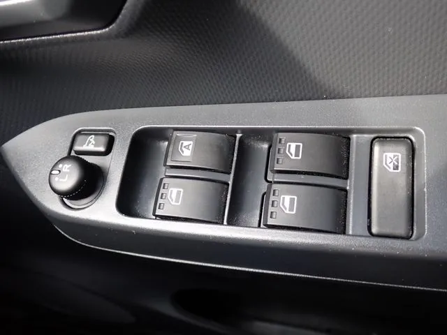 ミラ イース(ダイハツ)の車両写真