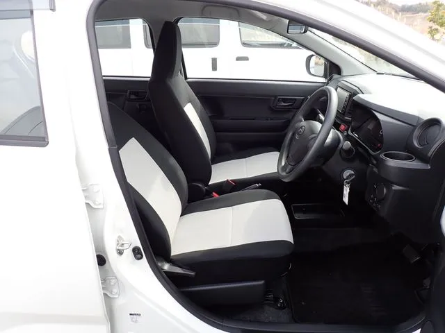 ミラ イース(ダイハツ)の車両写真