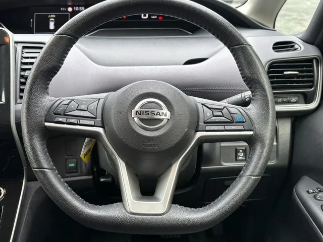 セレナ Sハイブリッド(ニッサン)の車両写真