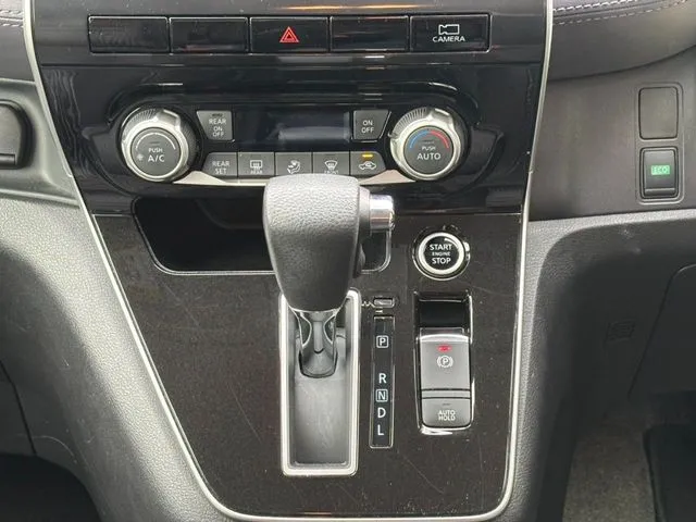 セレナ Sハイブリッド(ニッサン)の車両写真