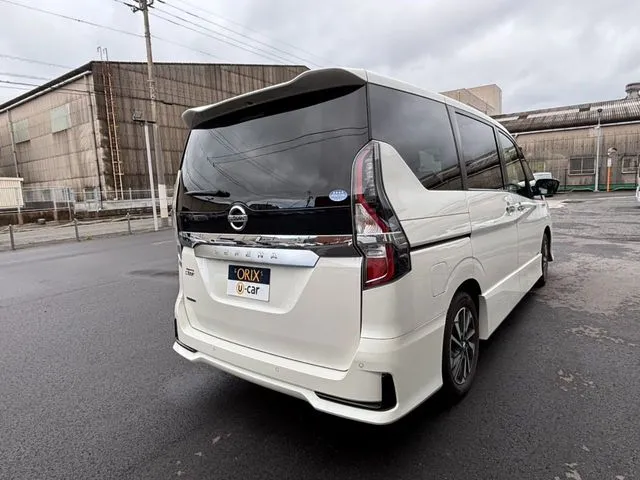 セレナ Sハイブリッド(ニッサン)の車両写真