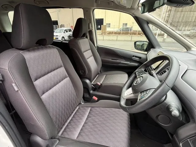 セレナ Sハイブリッド(ニッサン)の車両写真