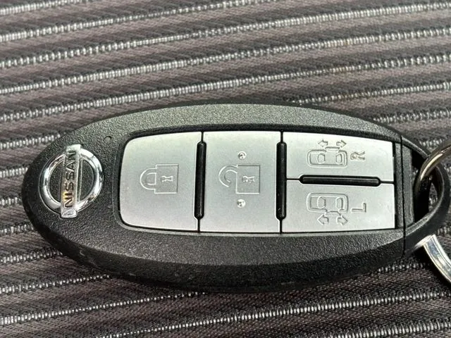 セレナ Sハイブリッド(ニッサン)の車両写真