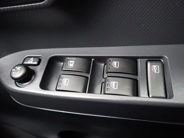 ミラ イース(ダイハツ)の車両写真