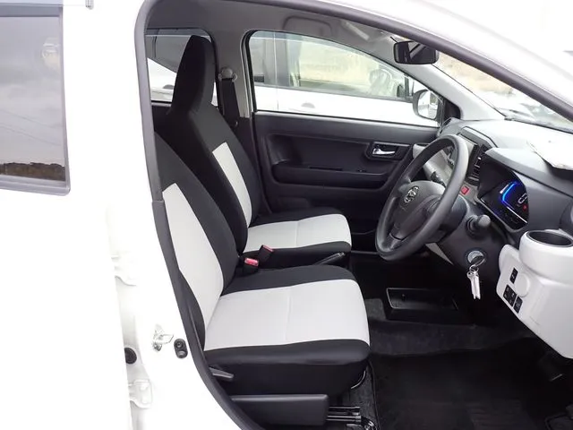 ミラ イース(ダイハツ)の車両写真