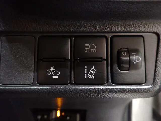 トヨタ　カローラアクシオ