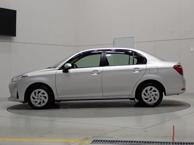 トヨタ　カローラアクシオ