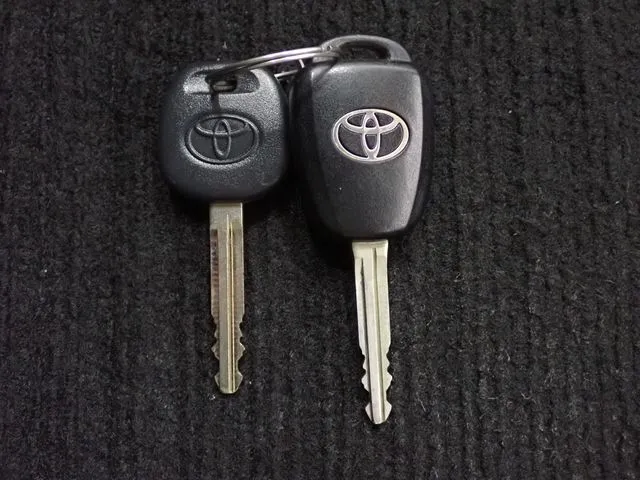 トヨタ　カローラアクシオ