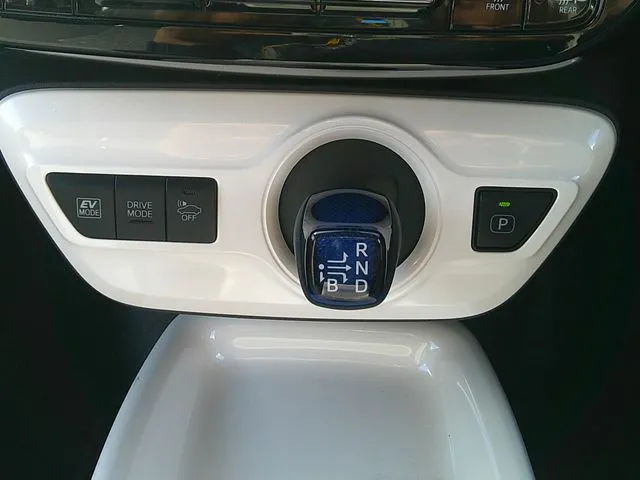 プリウス　４ＷＤ（トヨタ）の車両写真