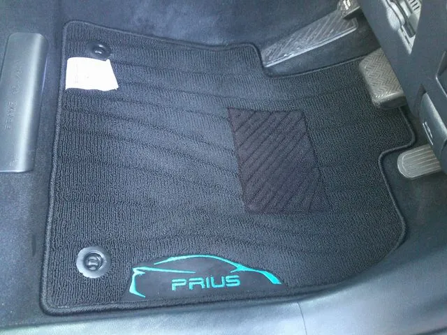 プリウス　４ＷＤ（トヨタ）の車両写真