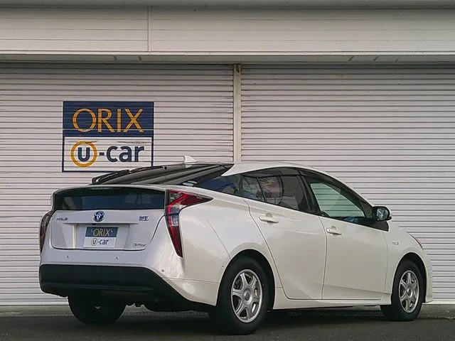 プリウス　４ＷＤ（トヨタ）の車両写真