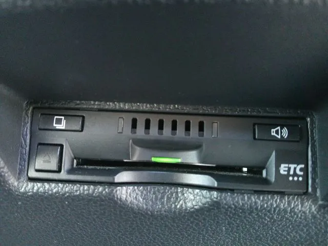 プリウス　４ＷＤ（トヨタ）の車両写真