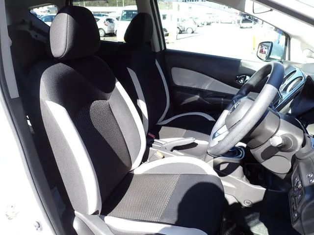 ノート（ニッサン）の車両写真