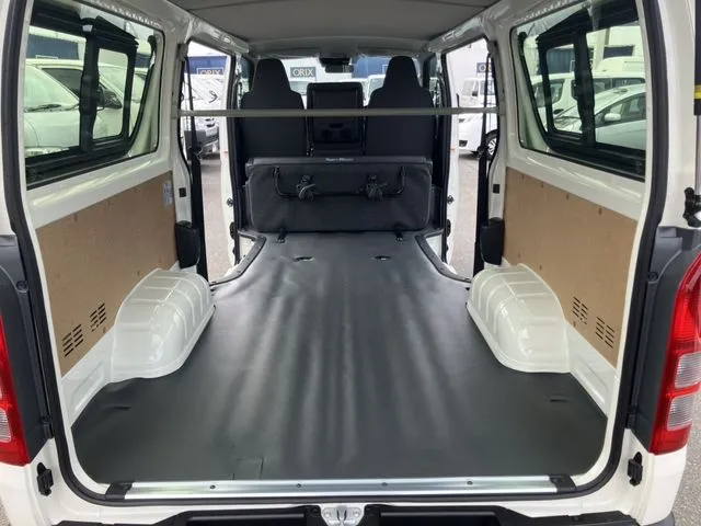 ハイエースバン　１．１５ｔ　２ＷＤ（トヨタ）の車両写真