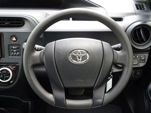 アクア（トヨタ）の車両写真
