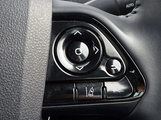 プリウス（トヨタ）の車両写真