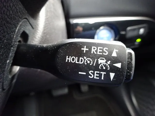 プリウス（トヨタ）の車両写真