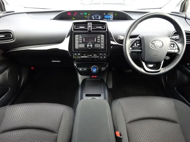 プリウス（トヨタ）の車両写真