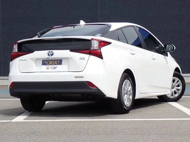 プリウス（トヨタ）の車両写真