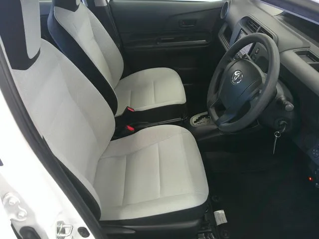 アクア（トヨタ）の車両写真