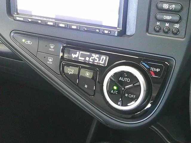 アクア（トヨタ）の車両写真