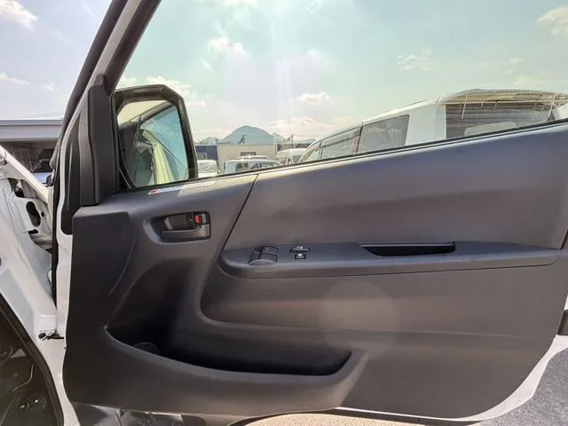 ハイエースバン　４ＷＤ（トヨタ）の車両写真