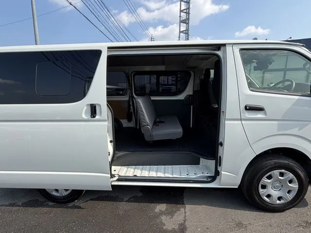 ハイエースバン　４ＷＤ（トヨタ）の車両写真