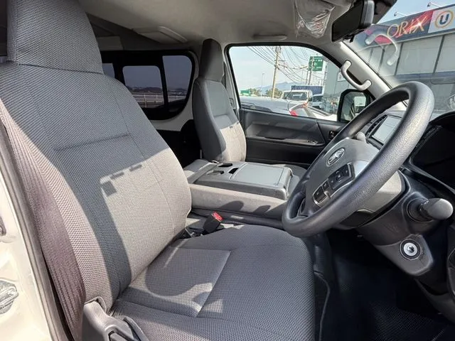 ハイエースバン　４ＷＤ（トヨタ）の車両写真