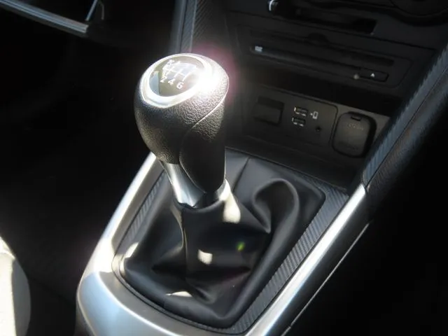 ＭＡＺＤＡ２（マツダ）の車両写真